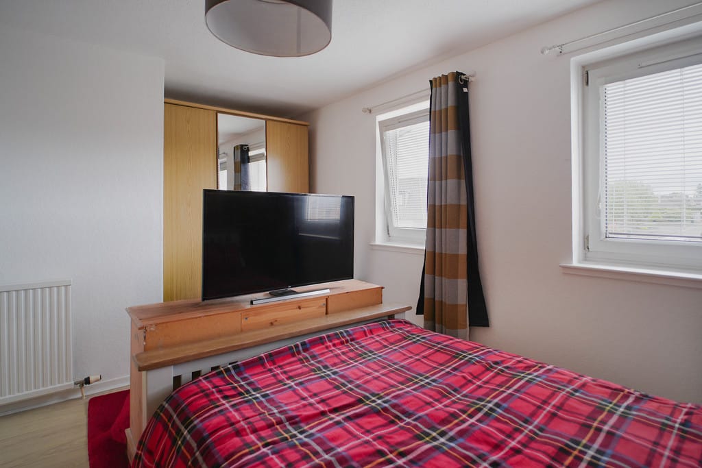 36, Dundee